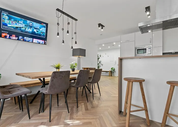 Flatista Homes - Central Station - 4 Br