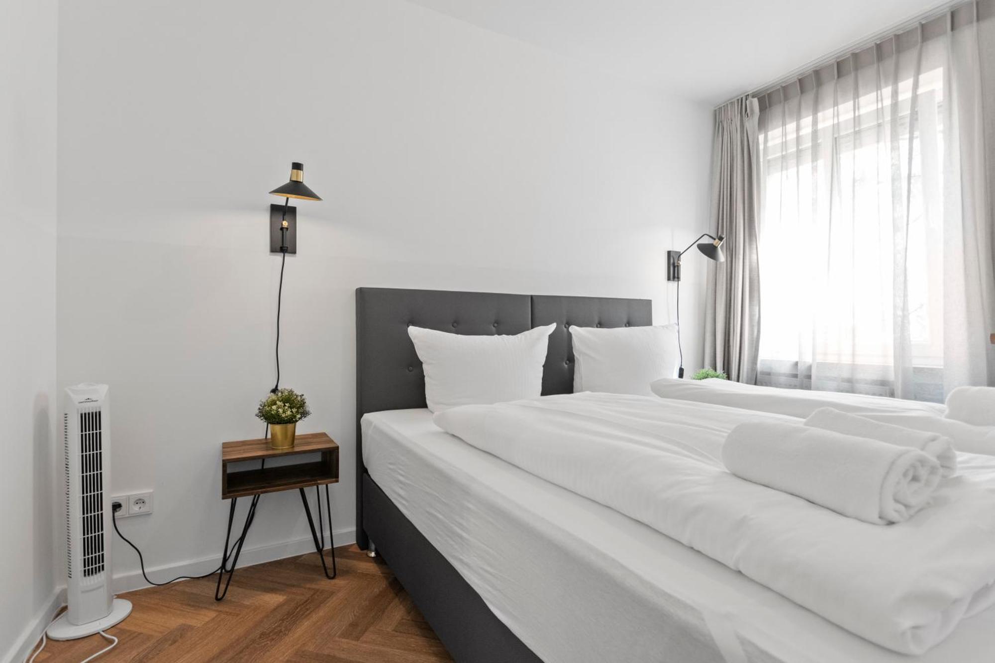 Flatista Homes - Station - 4 Br Apartment