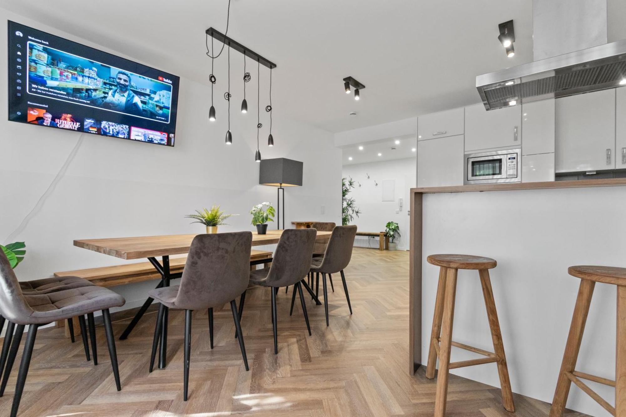 Flatista Homes - Station - 4 Br Apartment *