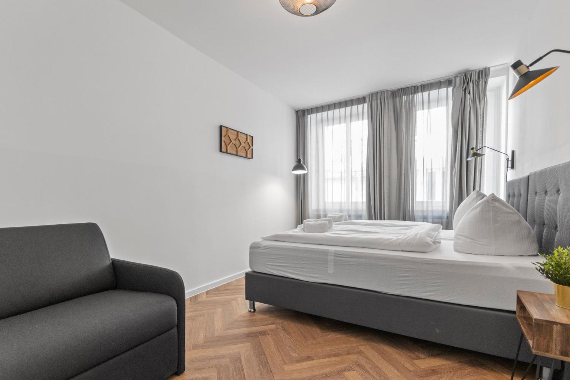Flatista Homes - Station - 4 Br * München